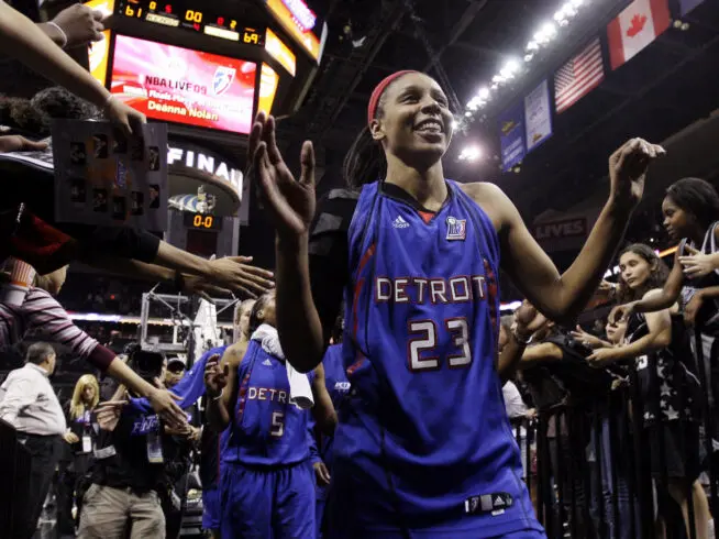 Detroit Shock forward Pienette Pierson and teammates are greeted by fans after they defeated the San Antonio Silver Stars in Game 2 of the WNBA basketball finals in San Antonio, Friday, Oct. 3, 2008.